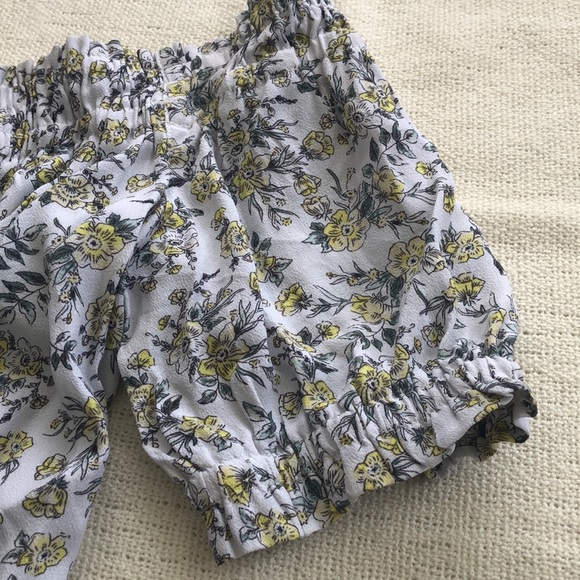 Off-the-shoulder Crop Top - Picture 3 of 5